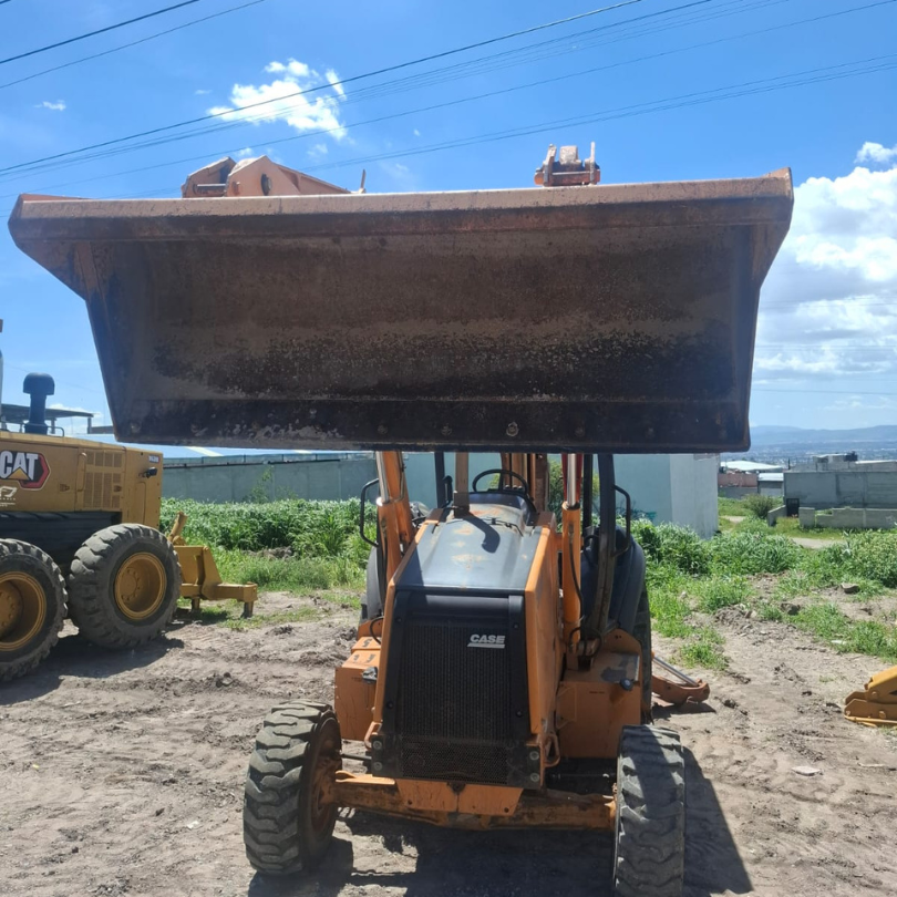venta de retroexcavadora case 580M 2006