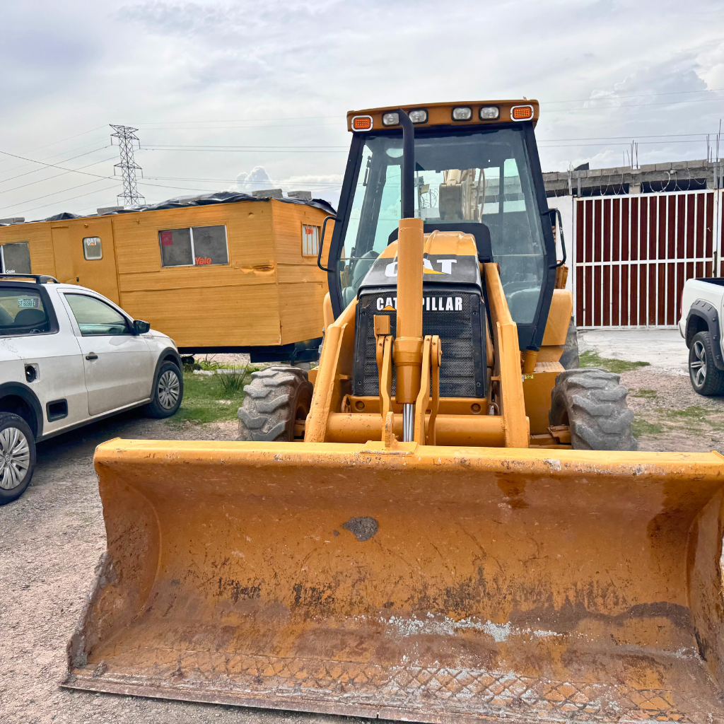 retroexcavadora 420D frontal